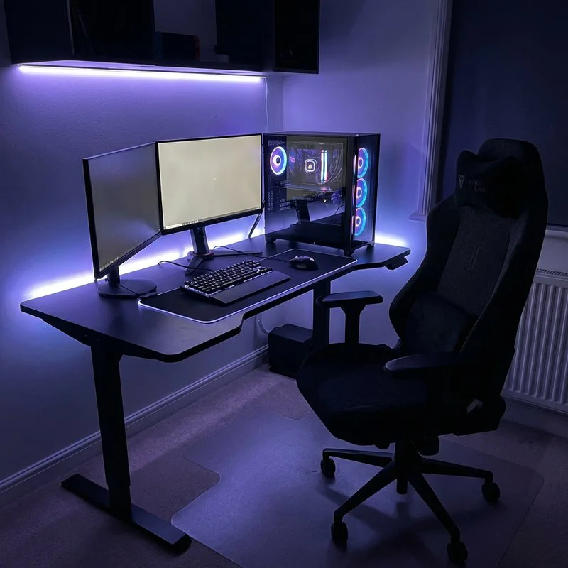 ゲーミングチェアとデスク